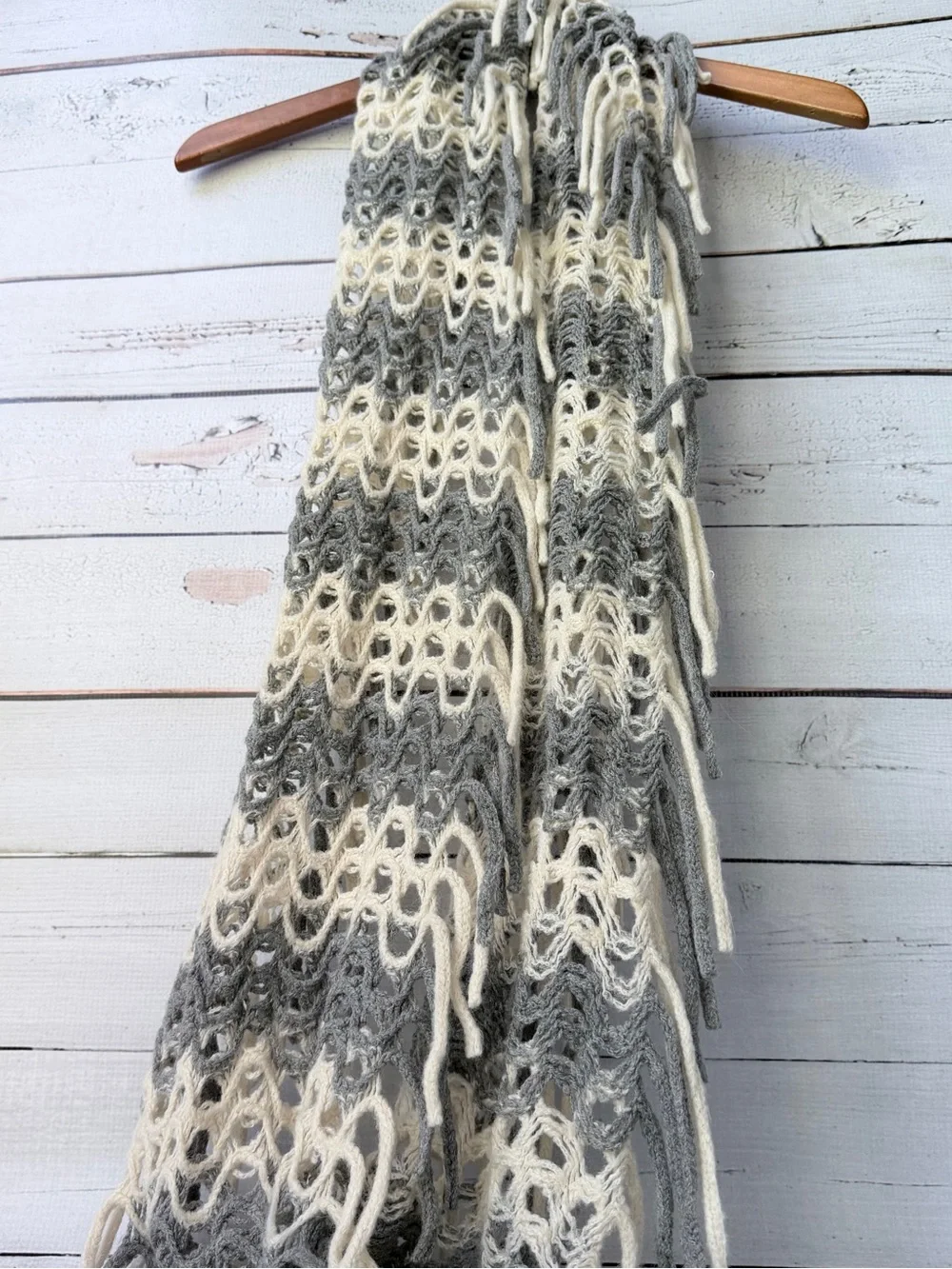 WinWin Gray and Cream Crochet Fringe Scarf